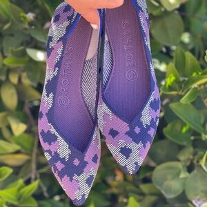 NWOT Rothy’s violet botanicamo purple pansie points